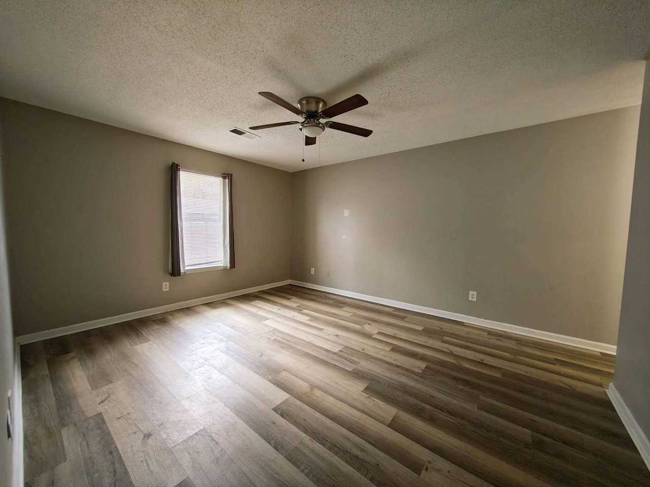 4131 Wagon Wheel Dr - Photo 5 of 9