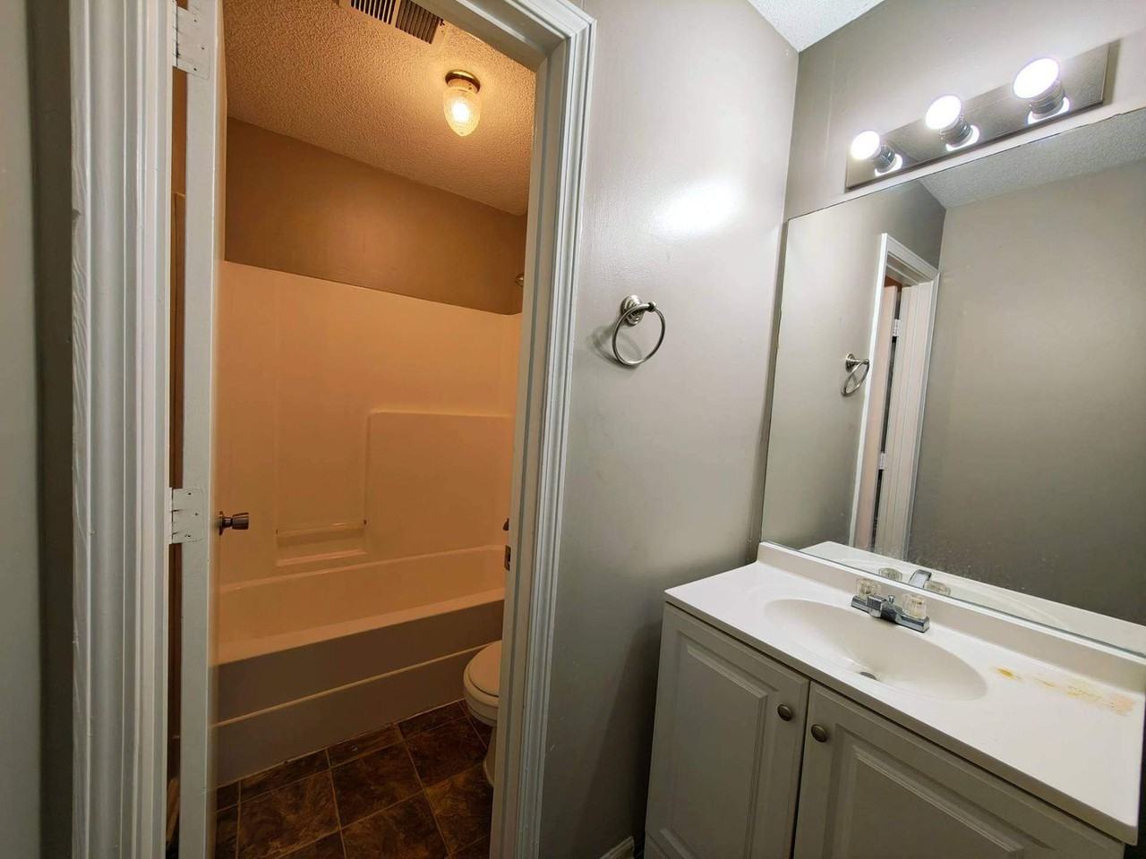 4131 Wagon Wheel Dr - Photo 6 of 9