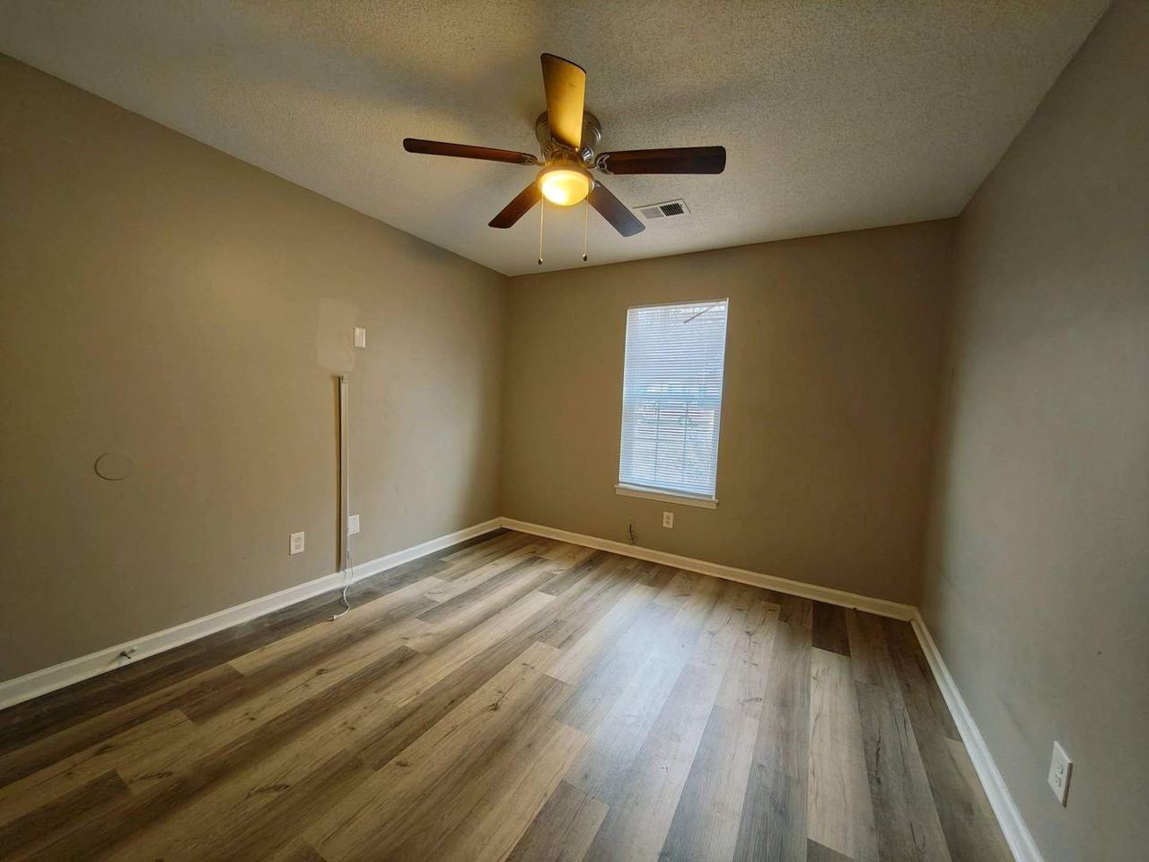 4131 Wagon Wheel Dr - Photo 7 of 9