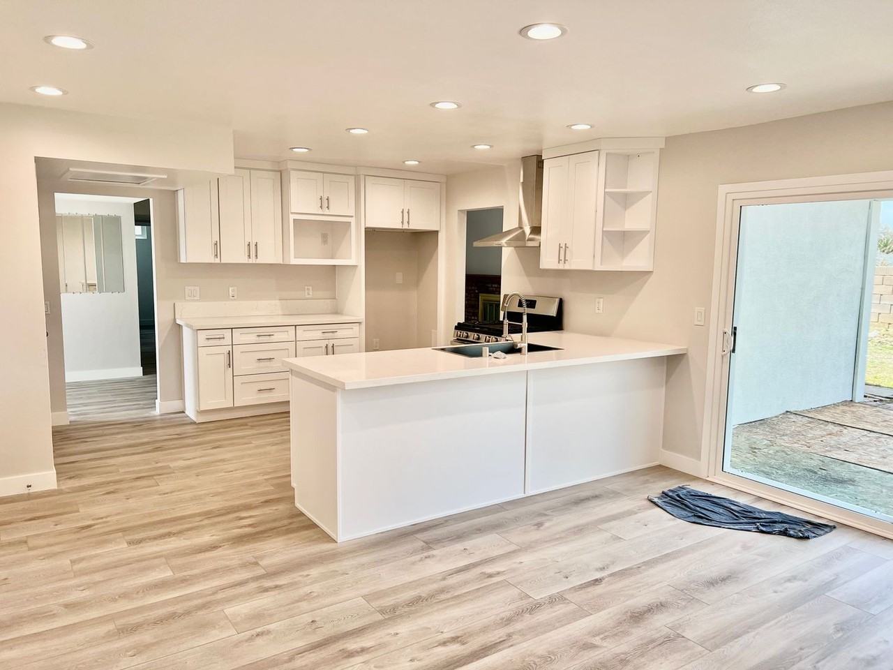 1080 Elmhurst Drive - Photo 7 of 30