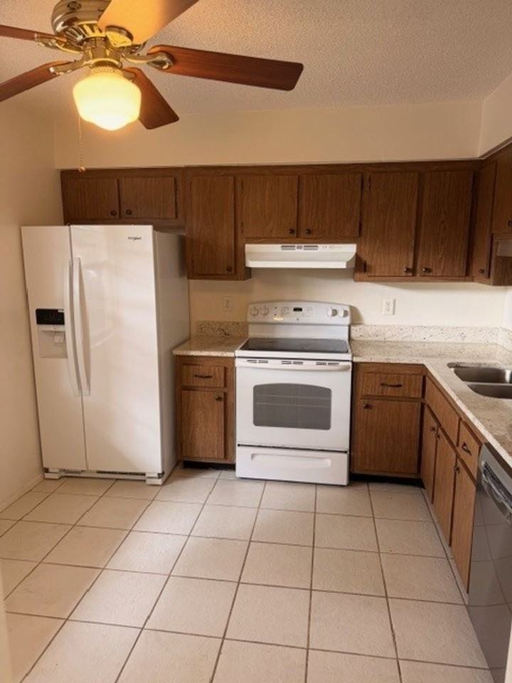 222 South Osprey Avenue #105 - Photo 6 of 11