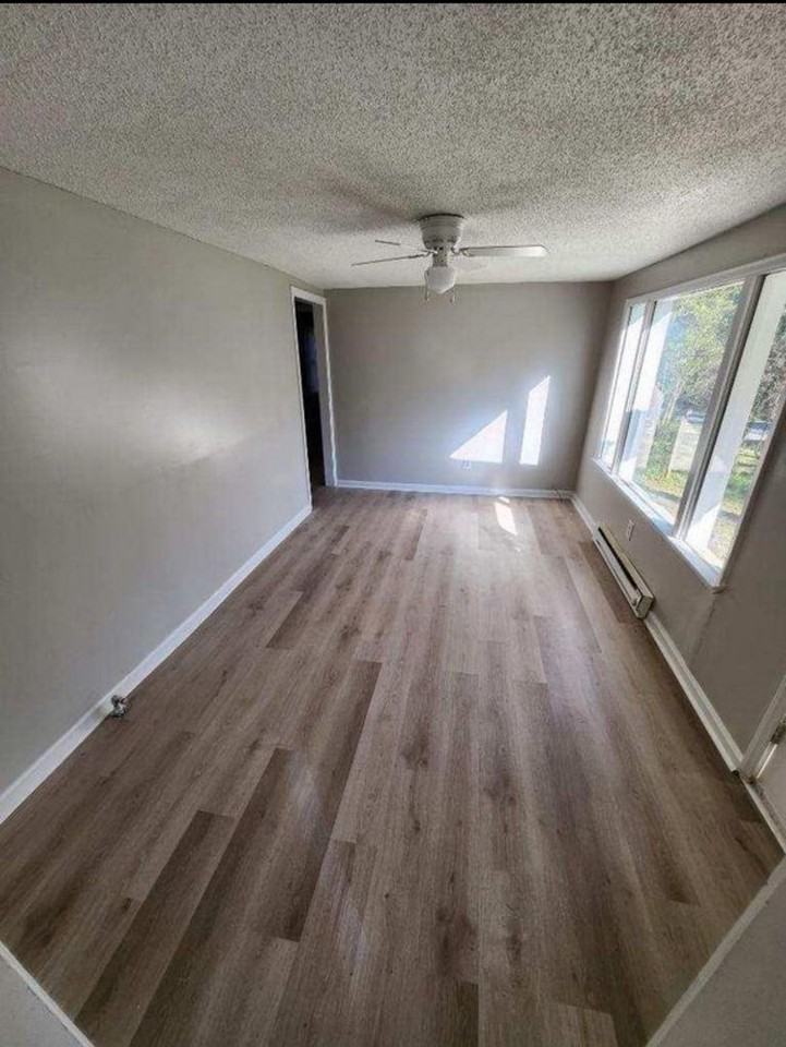 2661 Welland St - Photo 3 of 11