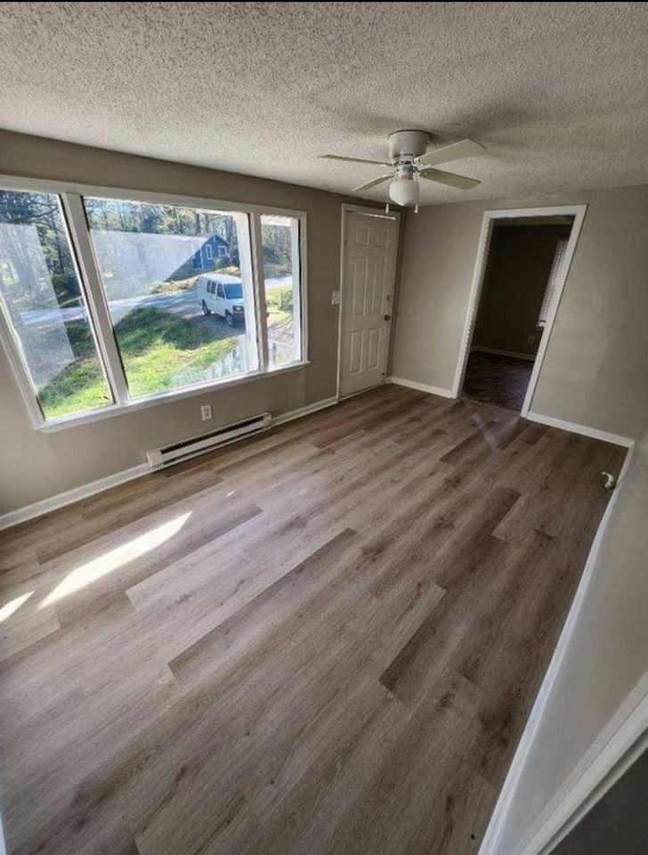 2661 Welland St - Photo 4 of 11