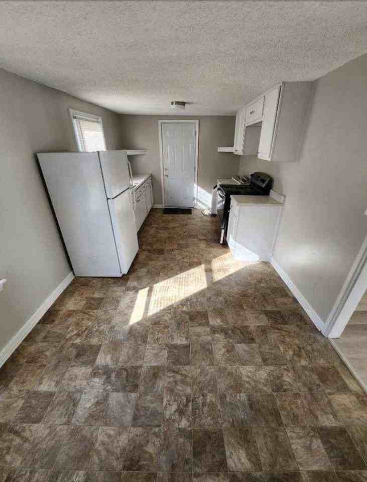 2661 Welland St - Photo 5 of 11