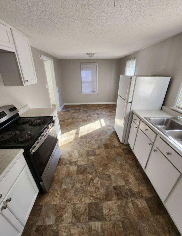 2661 Welland St - Photo 6 of 11