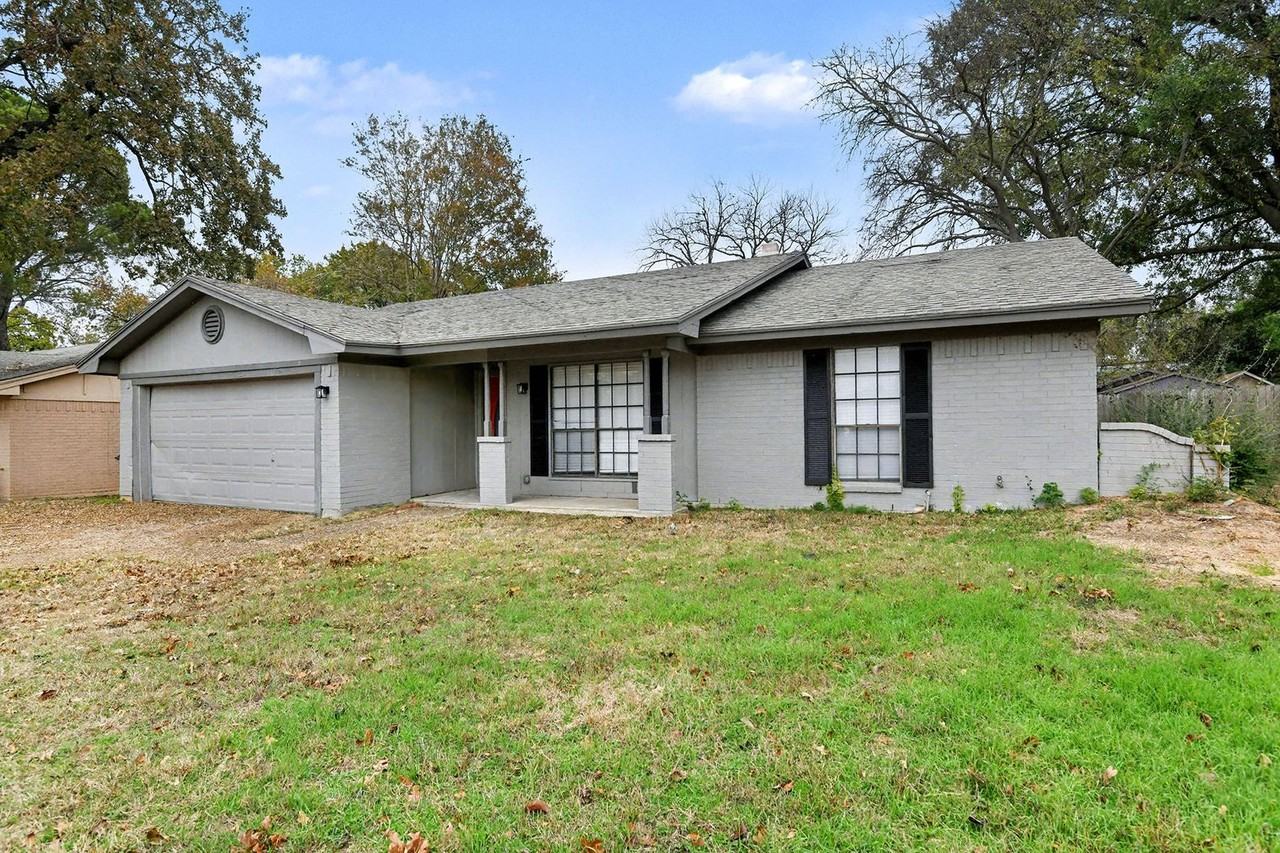 2705 Warren Ln - Photo 2 of 22