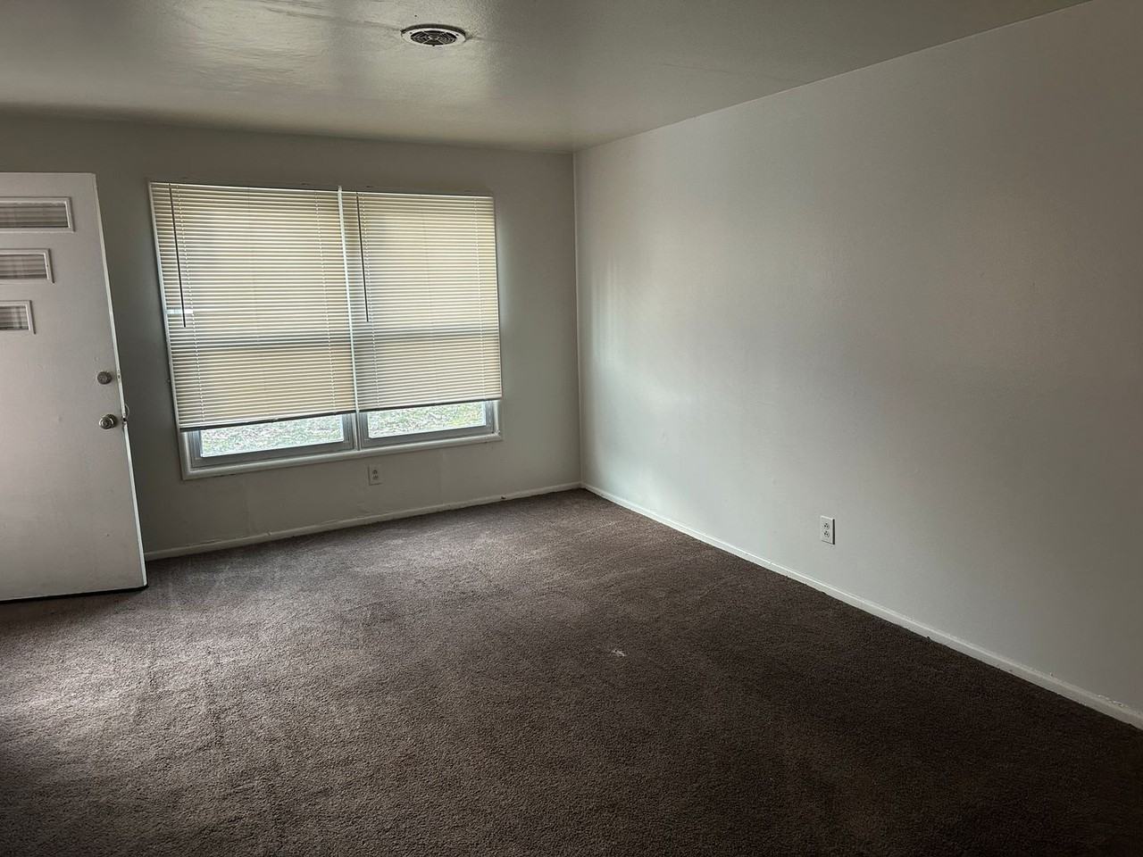 2333 East Midlothian Boulevard - Photo 3 of 7
