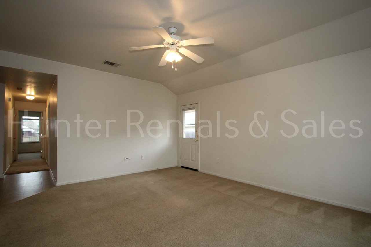 1607 Pima Trl Apt B - Photo 3 of 22
