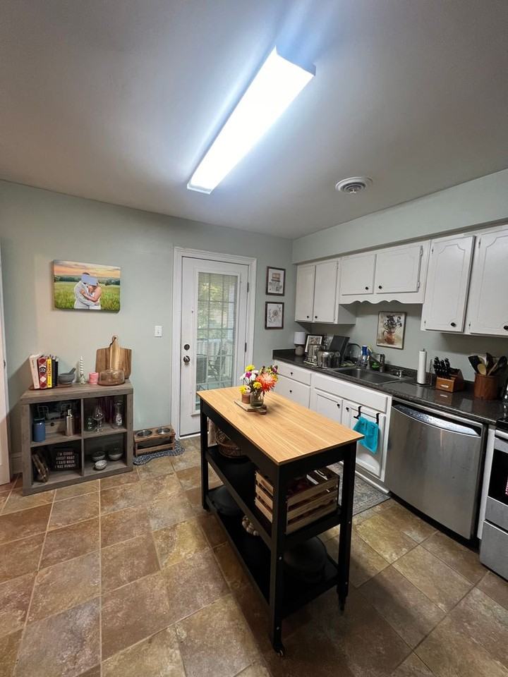 54 Hidden Springs Rd - Photo 4 of 15