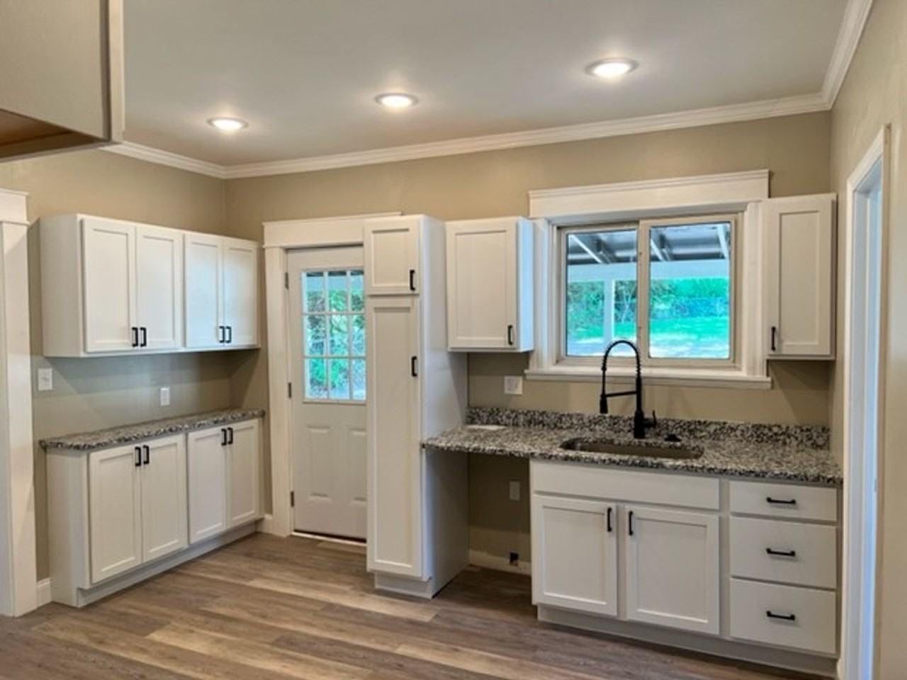 495 Perkins Blvd - Photo 3 of 20