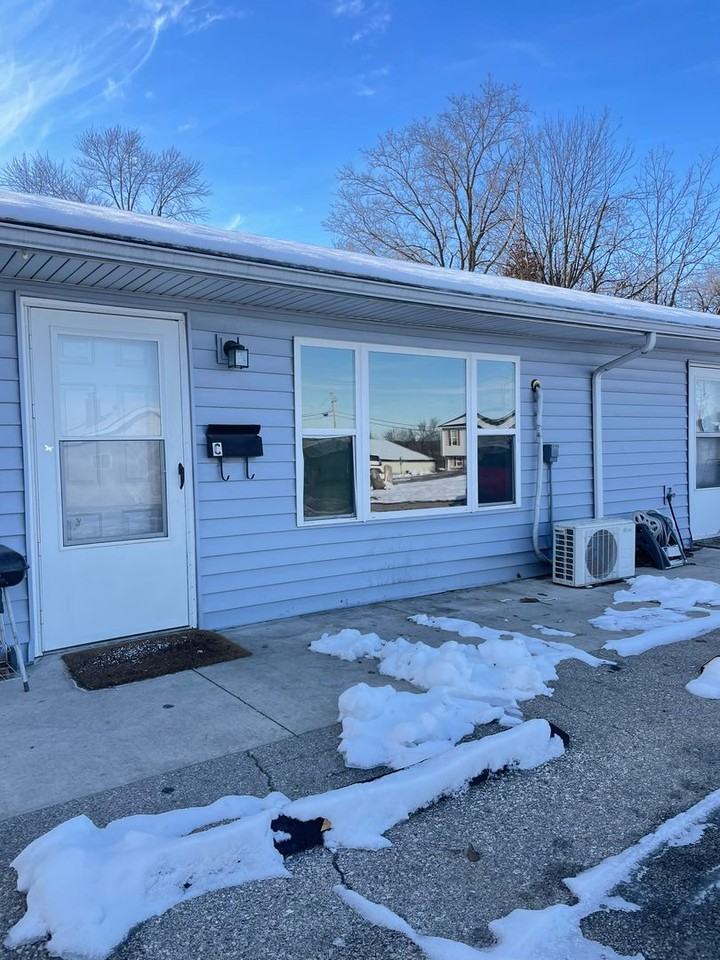 651 E College St #C - Photo 3 of 7