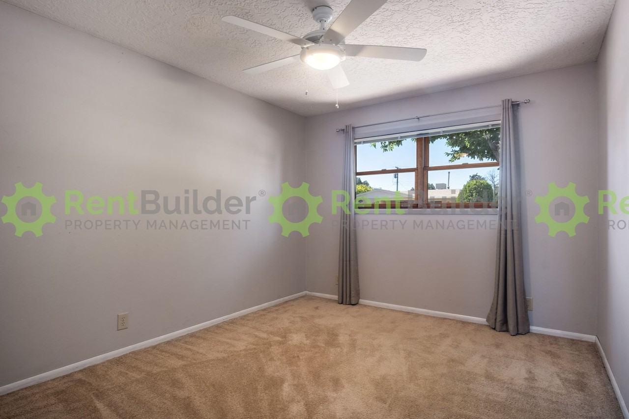 10205 Arvilla Avenue Northeast - Photo 4 of 24