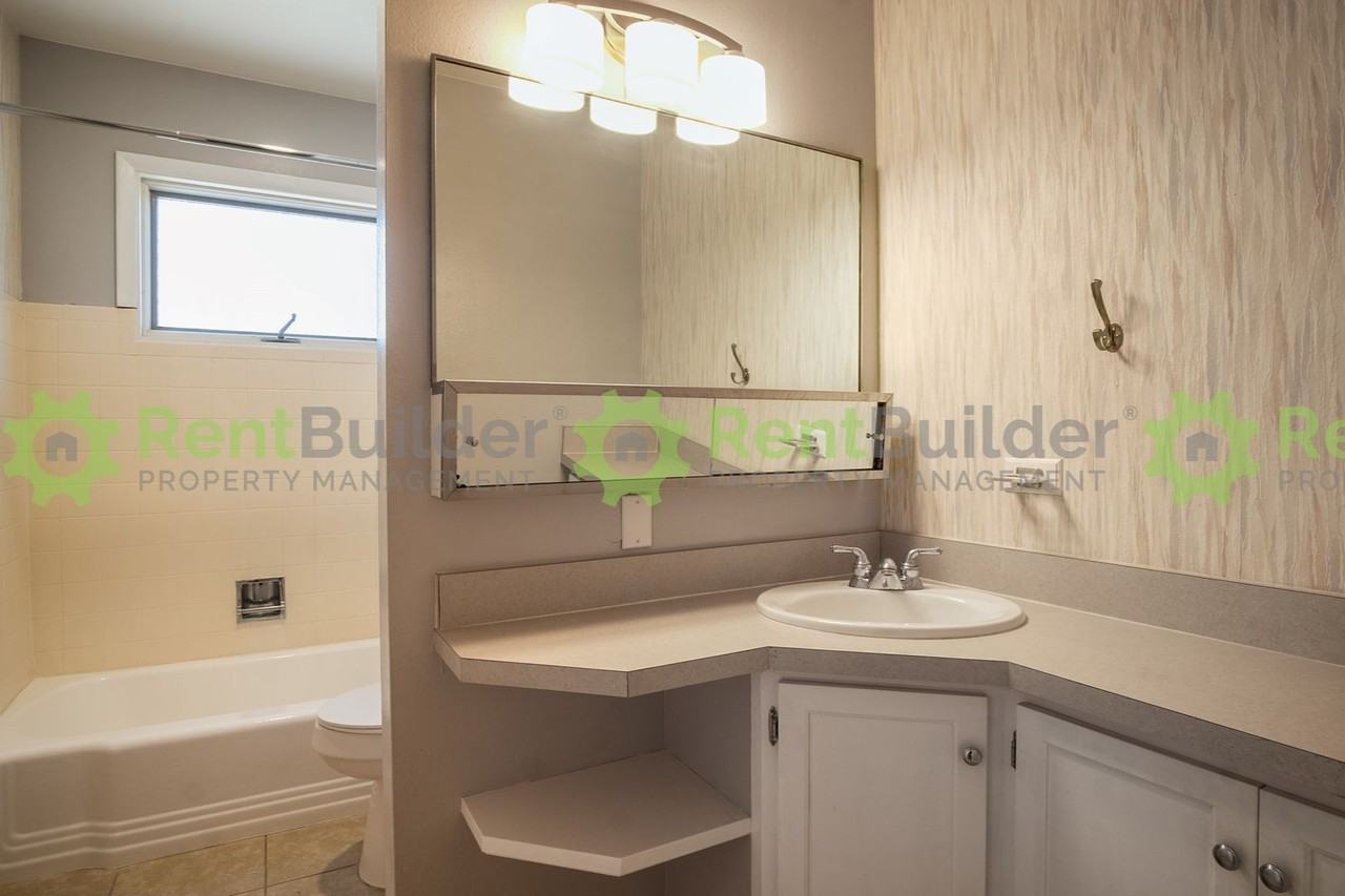 10205 Arvilla Avenue Northeast - Photo 5 of 24