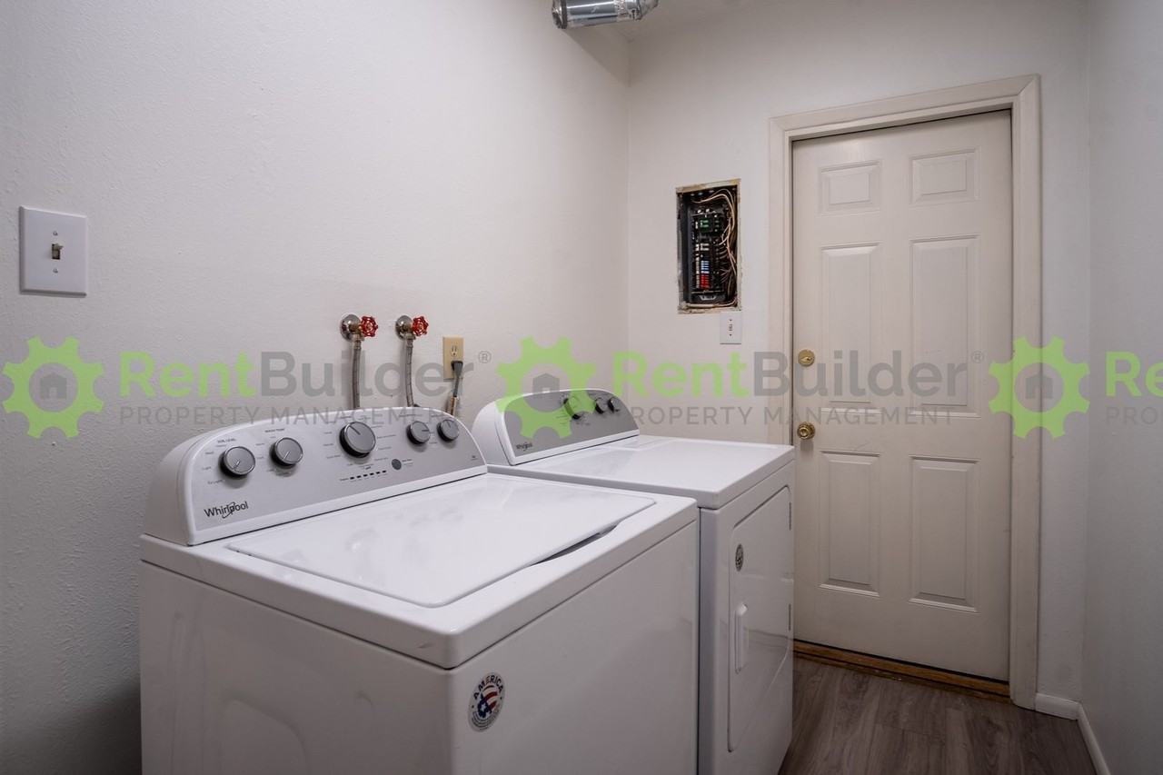 10205 Arvilla Avenue Northeast - Photo 6 of 24