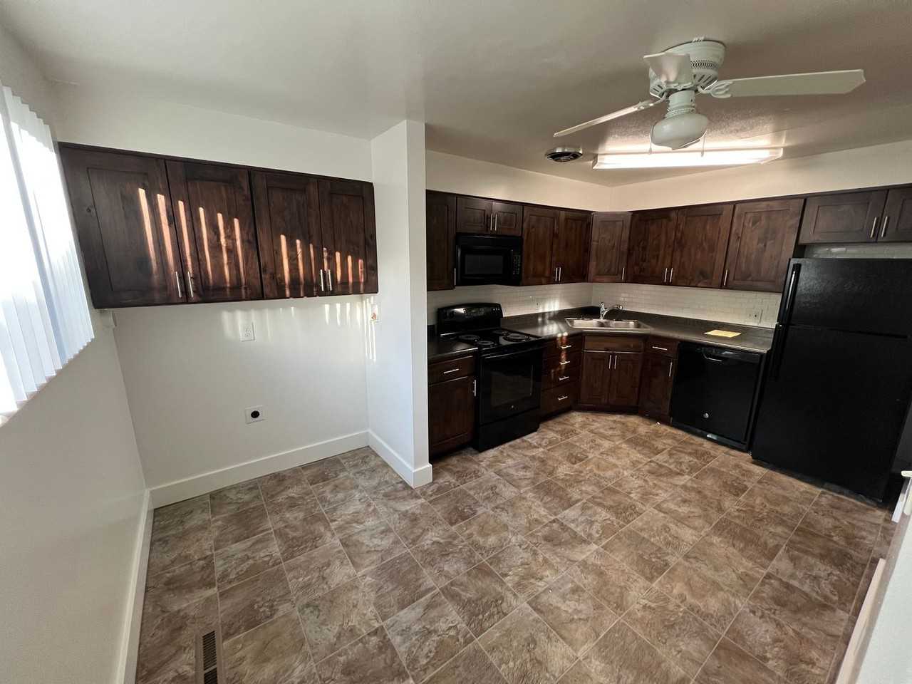 255 South 600 East - Photo 4 of 17