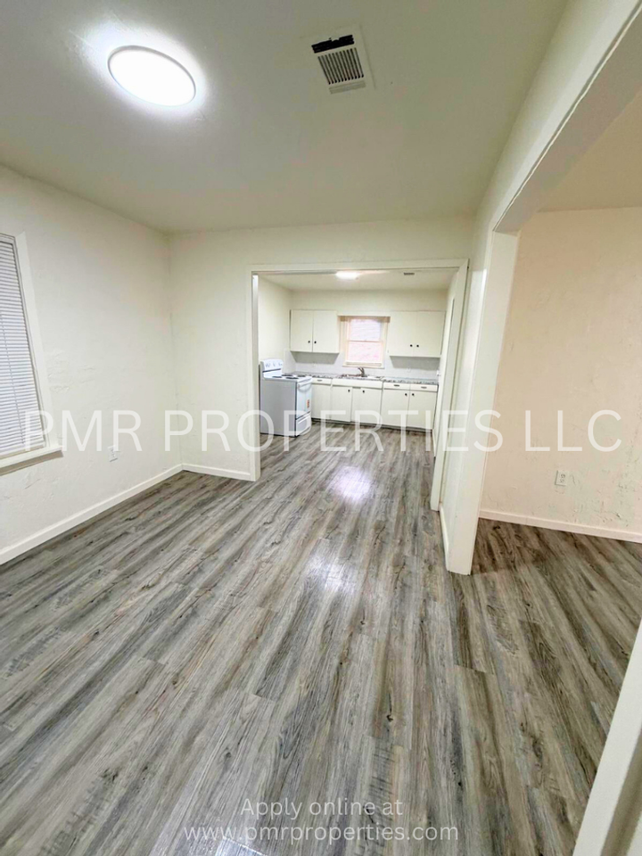 2505 Sw H Ave - Photo 4 of 13