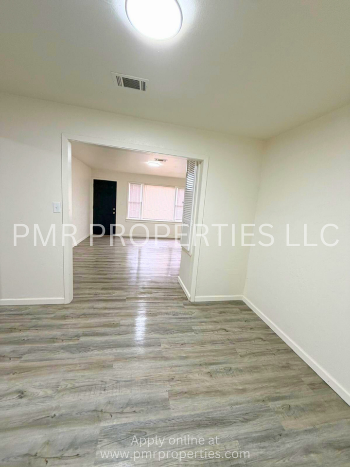 2505 Sw H Ave - Photo 2 of 13