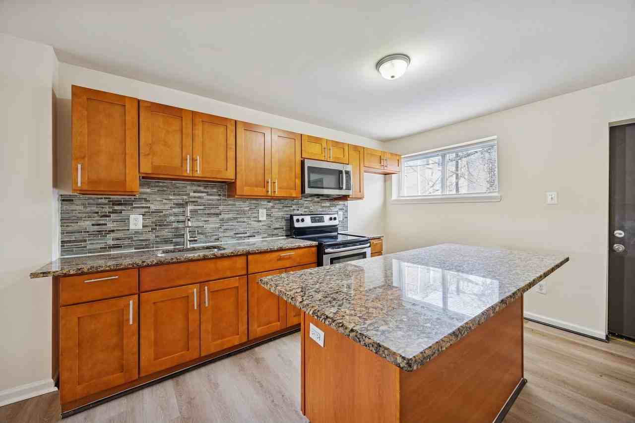 5725 Race St - Photo 3 of 14