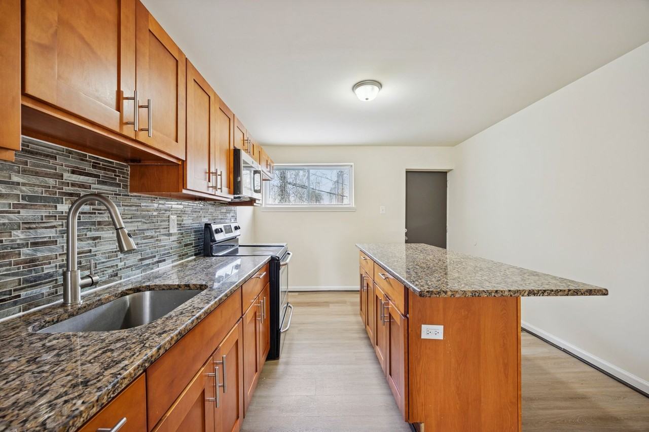 5725 Race St - Photo 5 of 14