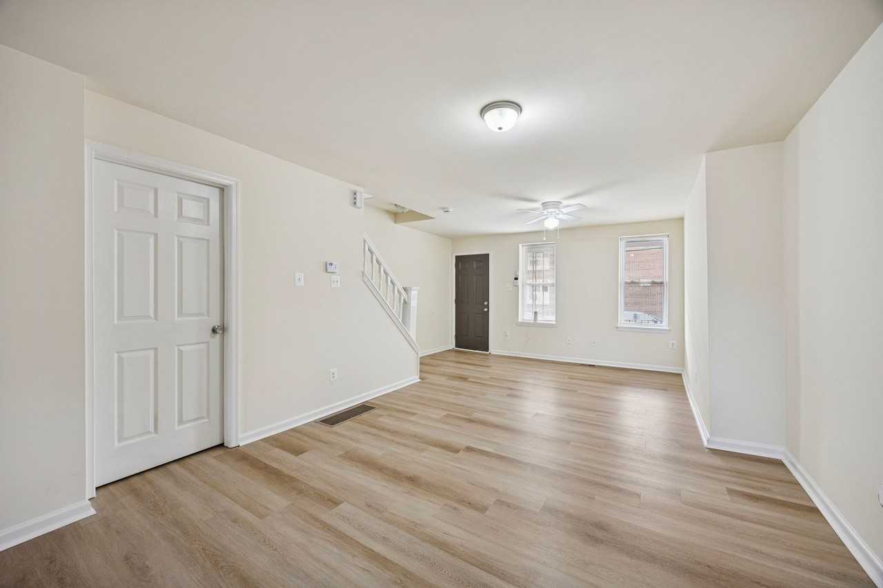 5725 Race St - Photo 7 of 14