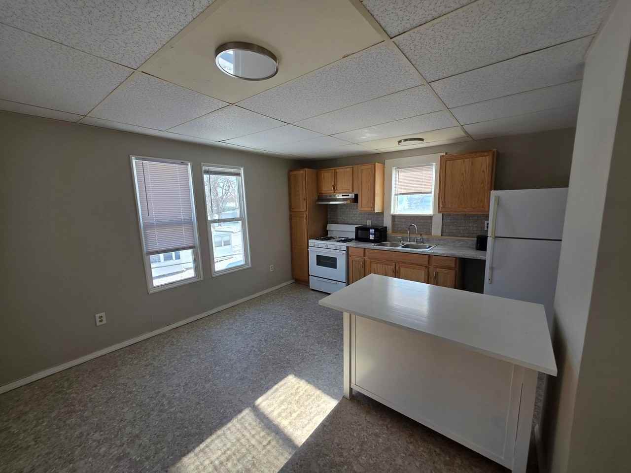 308 E Clark St - Photo 4 of 9