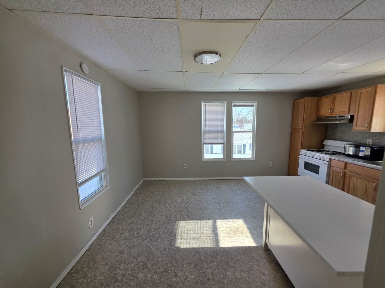 308 E Clark St - Photo 5 of 9