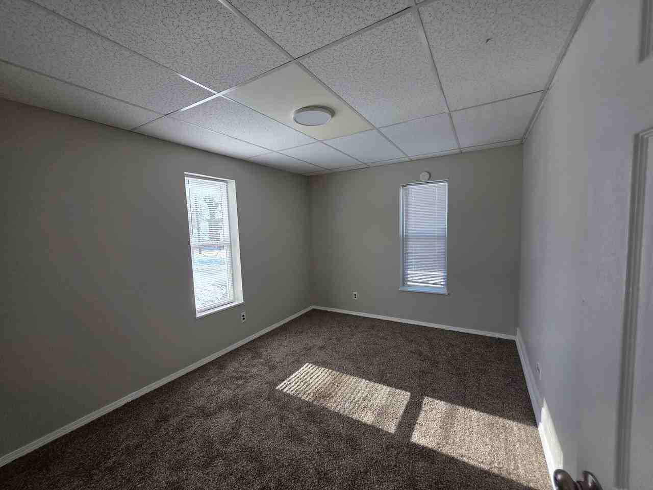 308 E Clark St - Photo 7 of 9