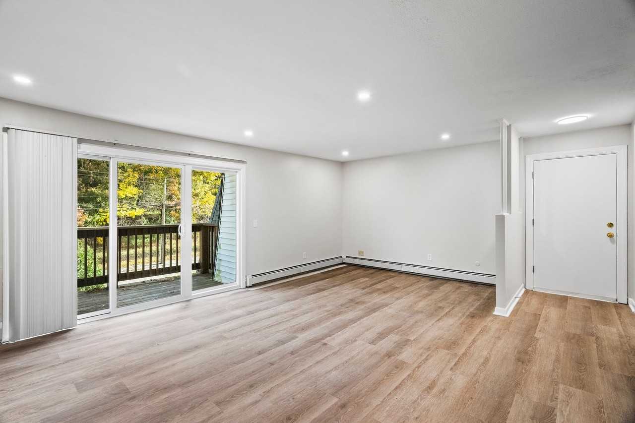 283 Oaklawn Ave - Photo 7 of 11