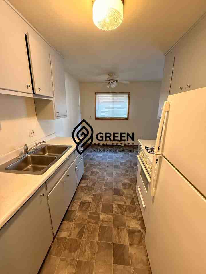 450 South Dearborn Avenue - Photo 2 of 7