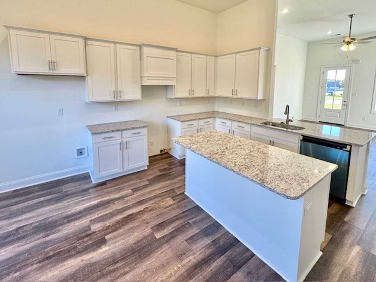 7552 Newbury Dr - Photo 4 of 12