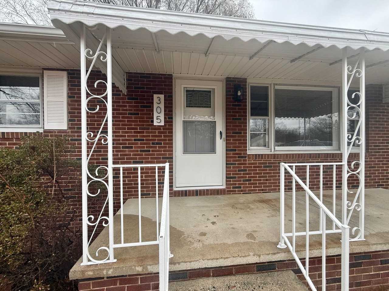 305 N Sellars Mill Rd - Photo 2 of 19