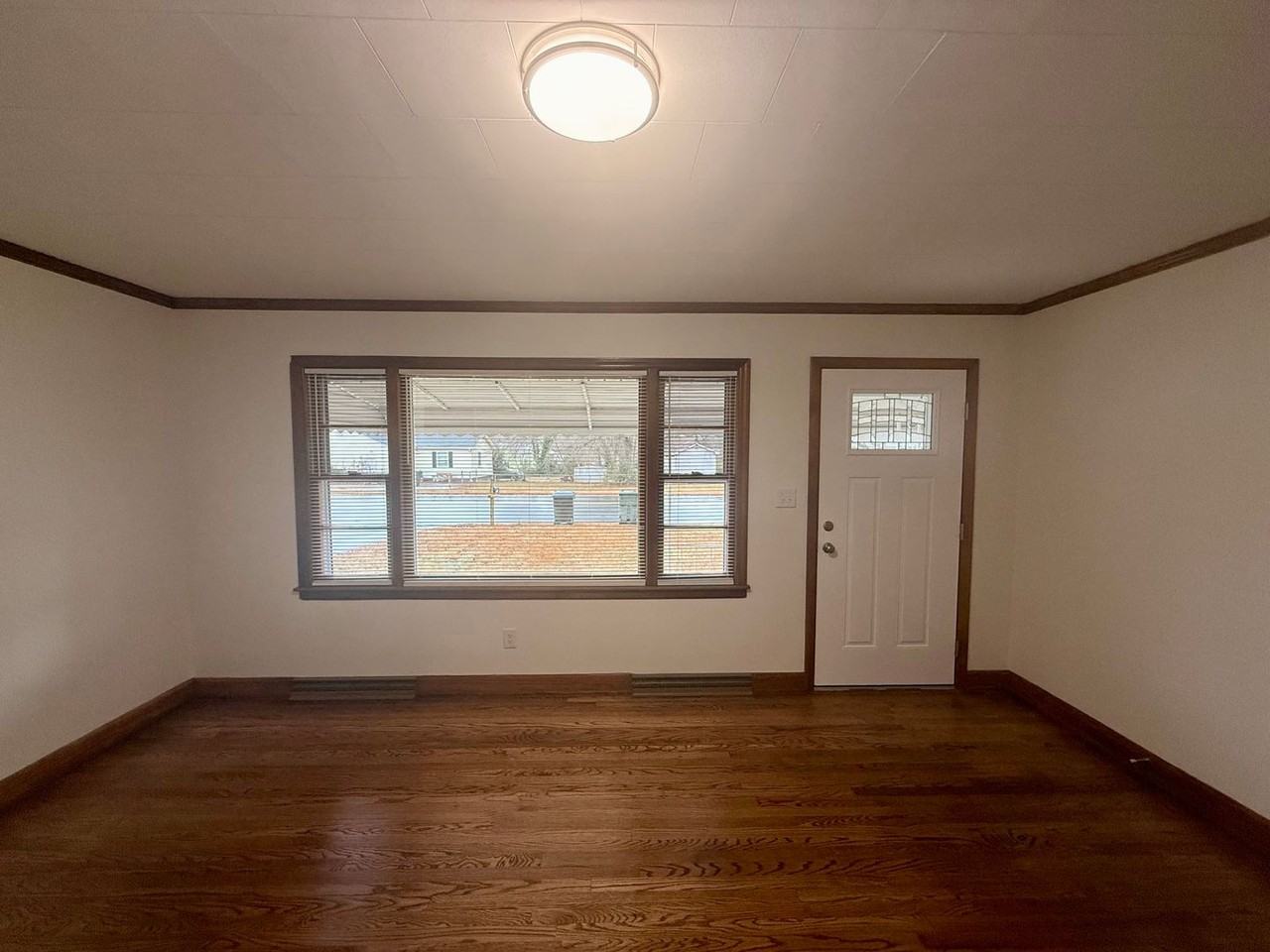 305 N Sellars Mill Rd - Photo 3 of 19