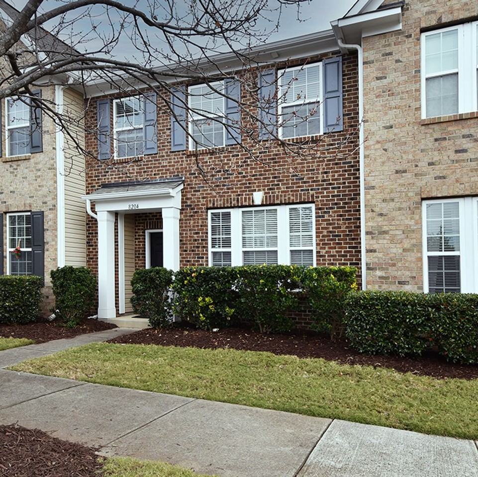 8204 Viewpoint Ln - Photo 3 of 29