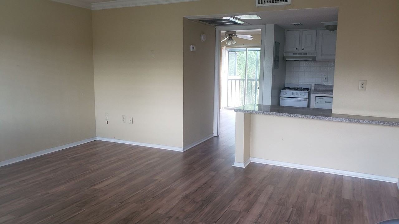 121 Oyster Bay Cir #340 - Photo 2 of 8