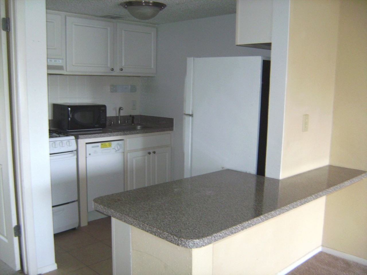 121 Oyster Bay Cir #340 - Photo 3 of 8