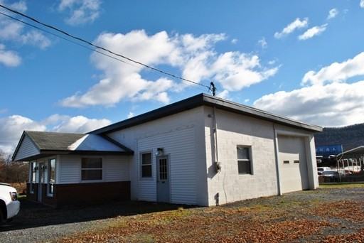 2490 Eagle Valley Rd - Photo 2 of 10