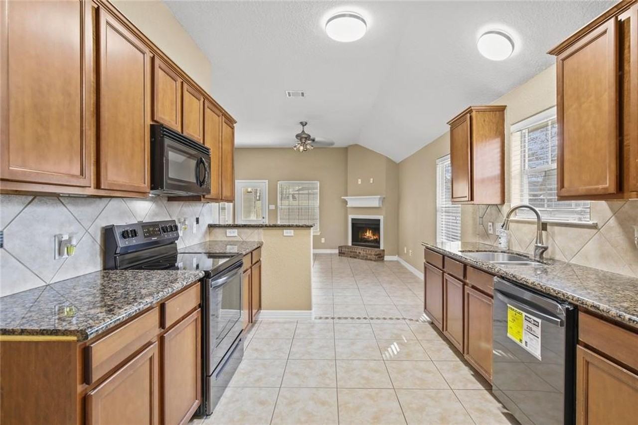 3818 Springcrest - Photo 2 of 23