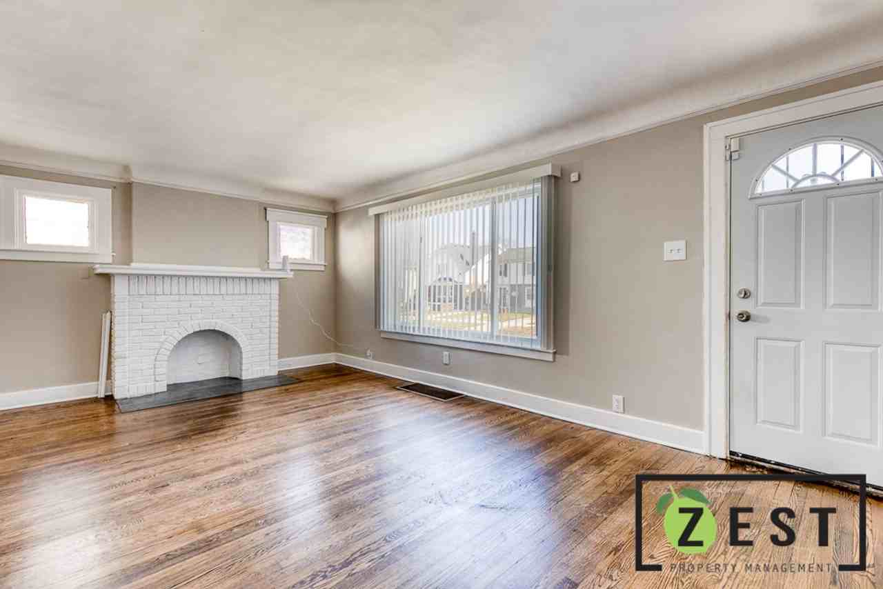 4185 Buckingham Avenue - Photo 4 of 31