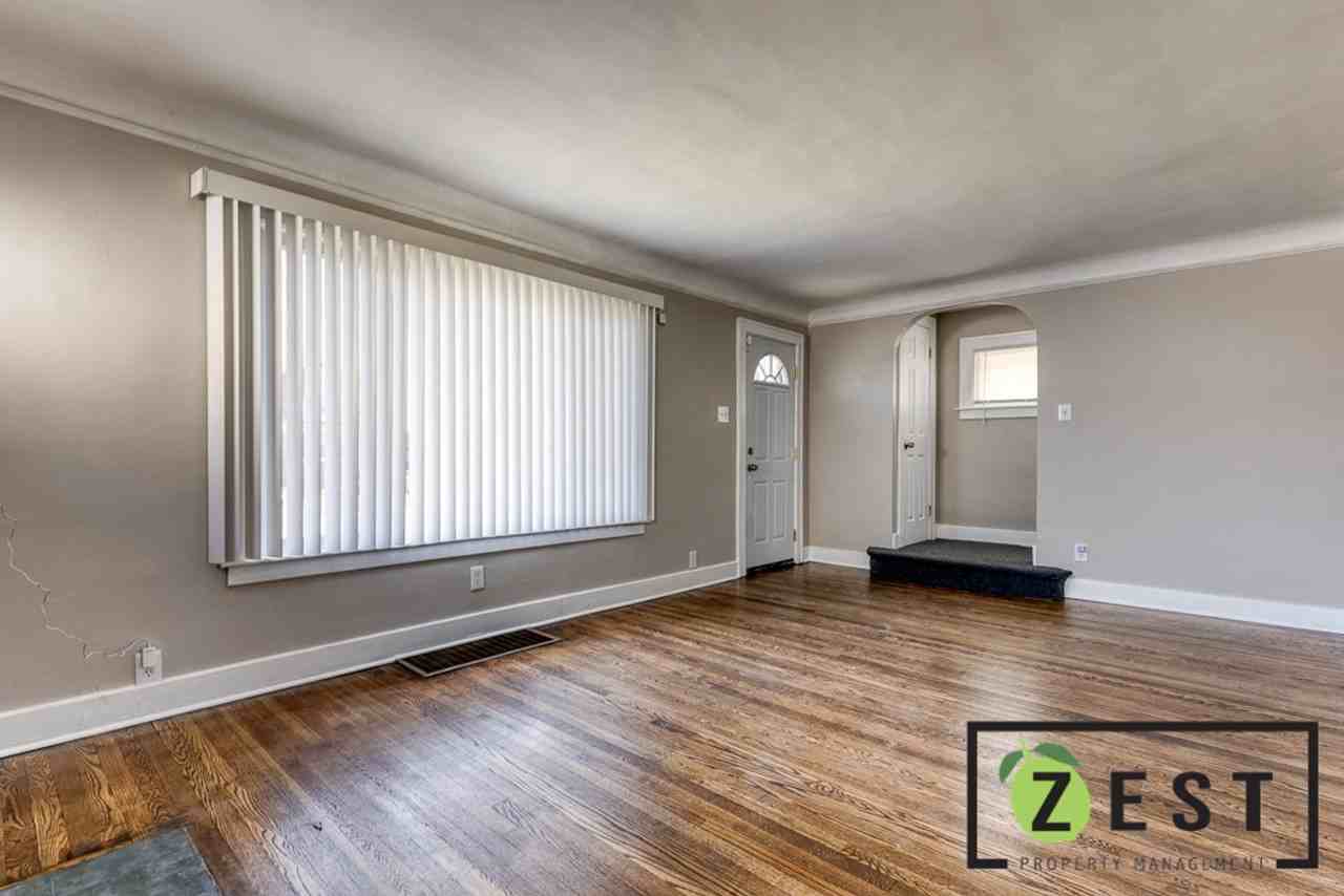 4185 Buckingham Avenue - Photo 6 of 31