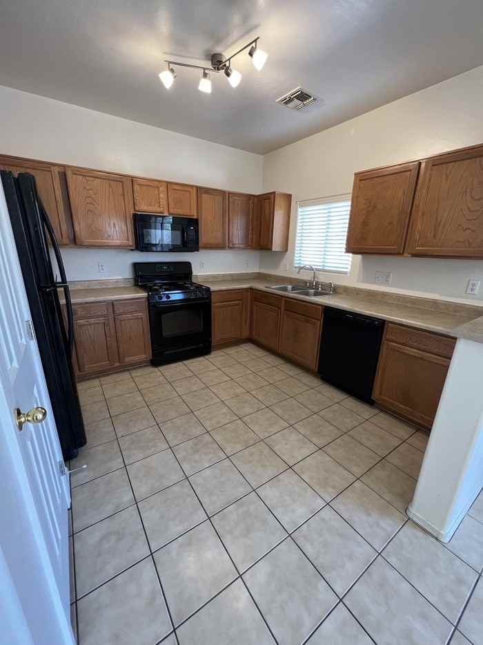 3532 West Lost Village Lane - Photo 6 of 32