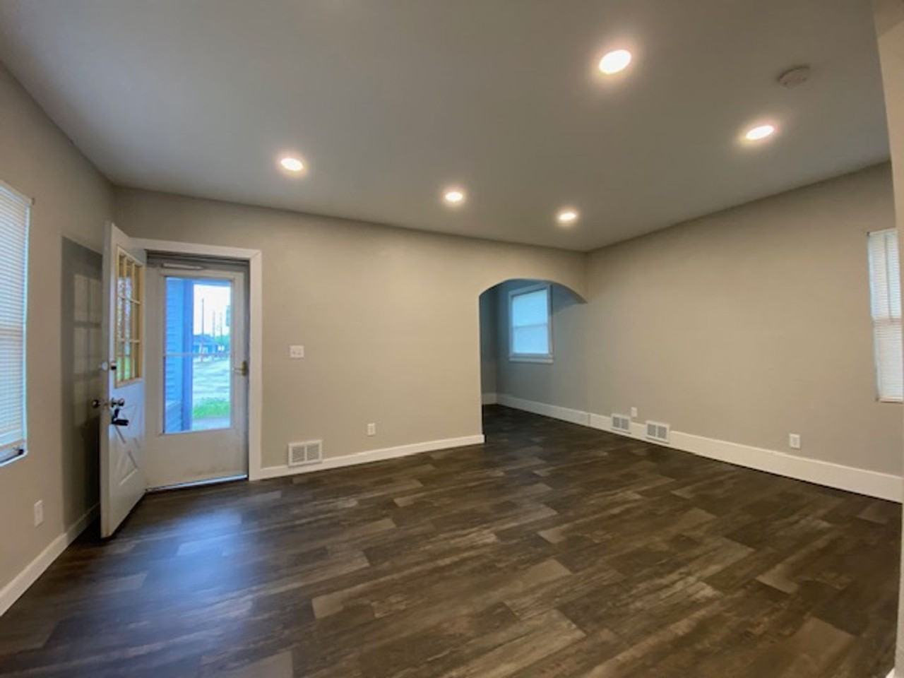 2233 Illinois Ave - Photo 2 of 15