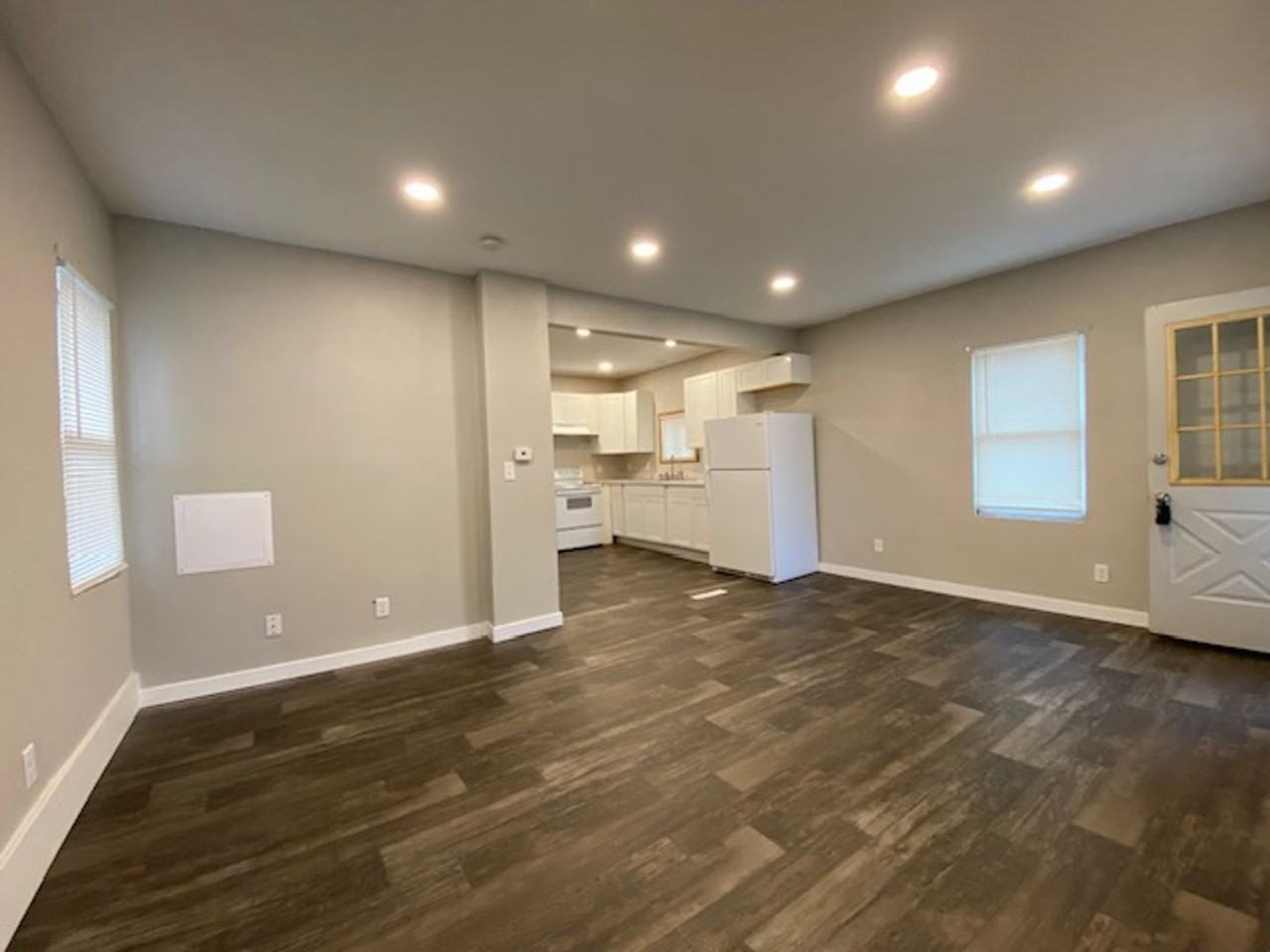 2233 Illinois Ave - Photo 4 of 15