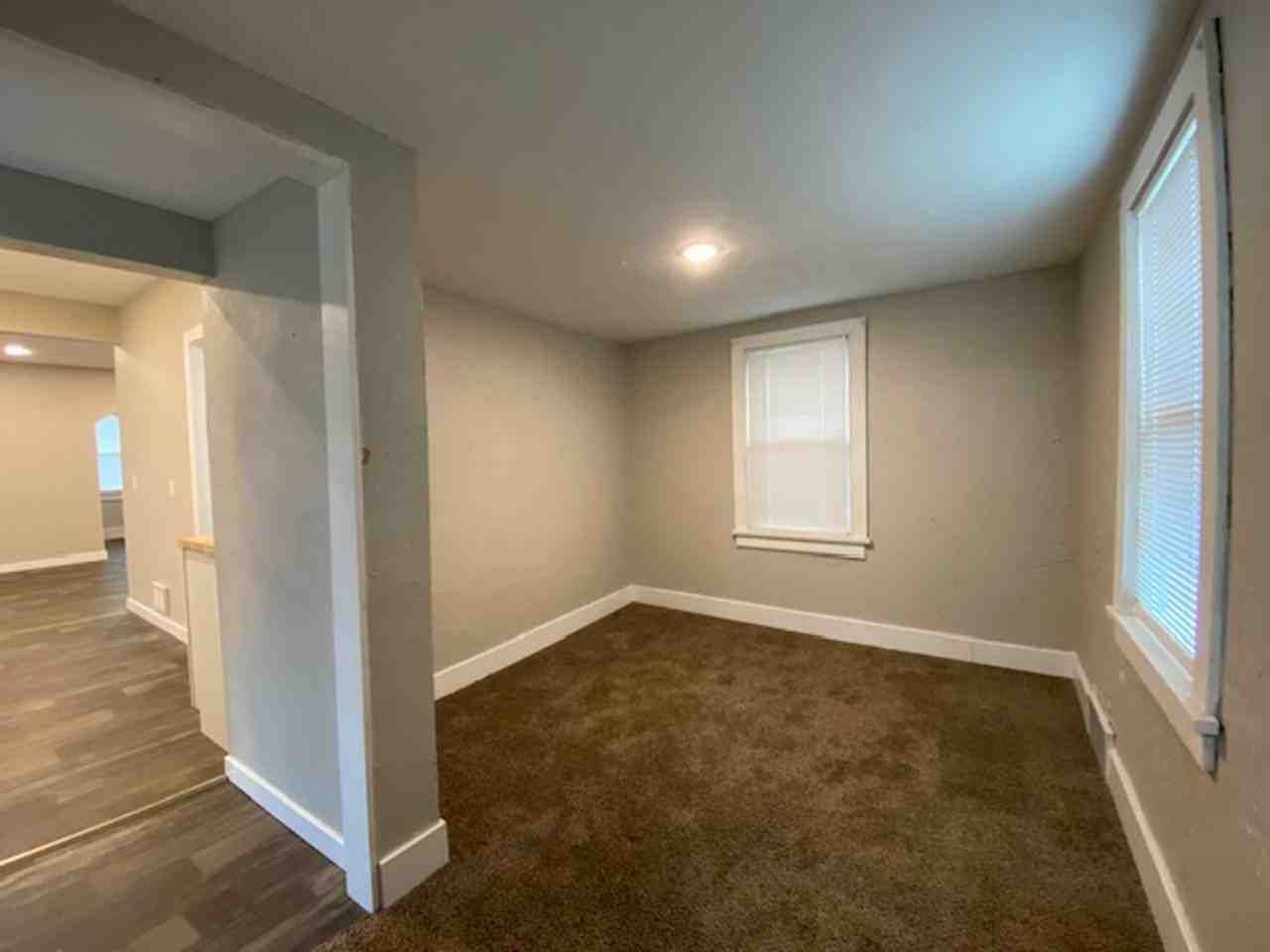 2233 Illinois Ave - Photo 5 of 15