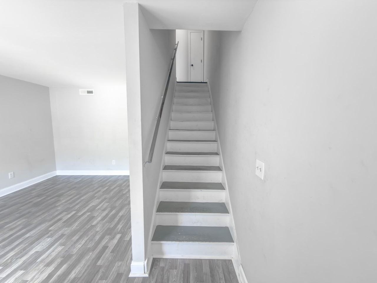 2328 Applebee Way - Photo 3 of 34