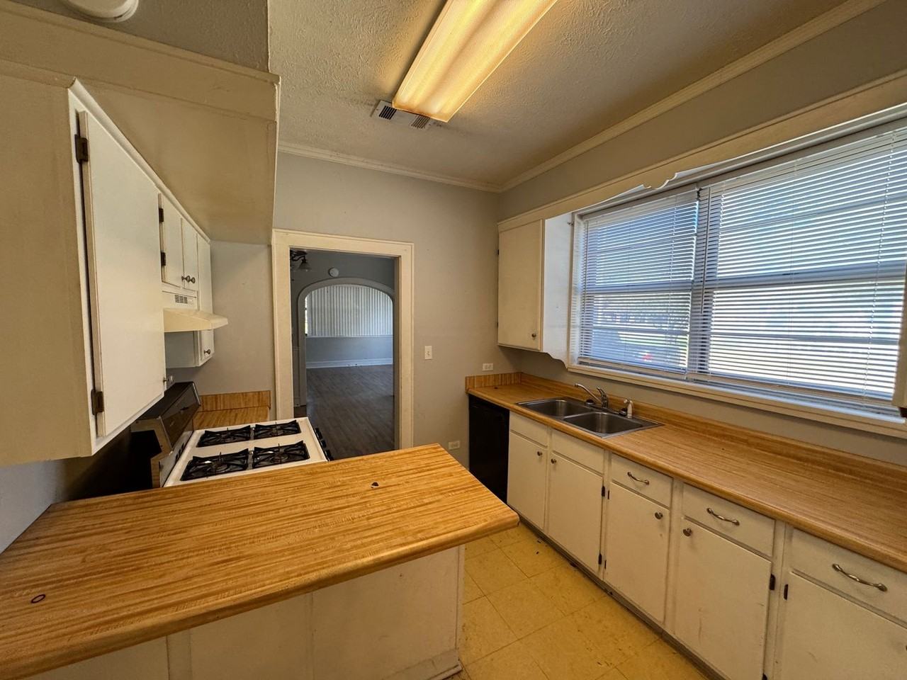 332 Mccormick St - Photo 7 of 13