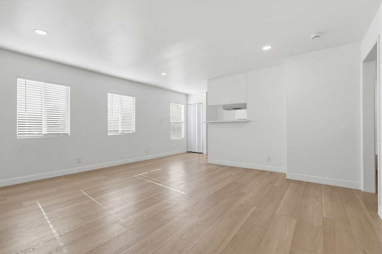 748 Newport Avenue - Photo 4 of 36