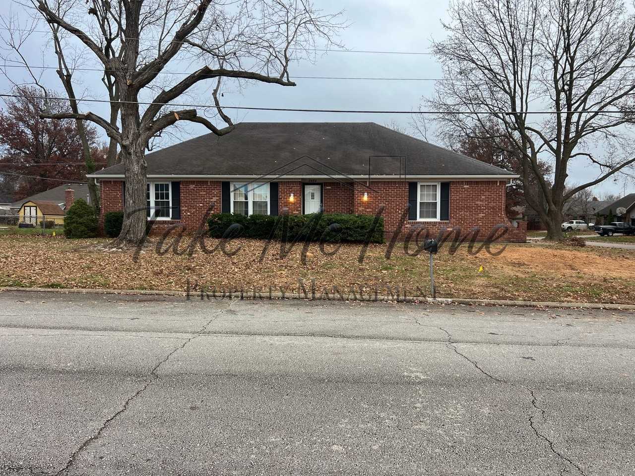 3464 South Kickapoo Avenue