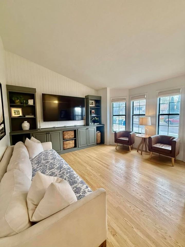 2752 Jerome Street - Photo 3 of 5