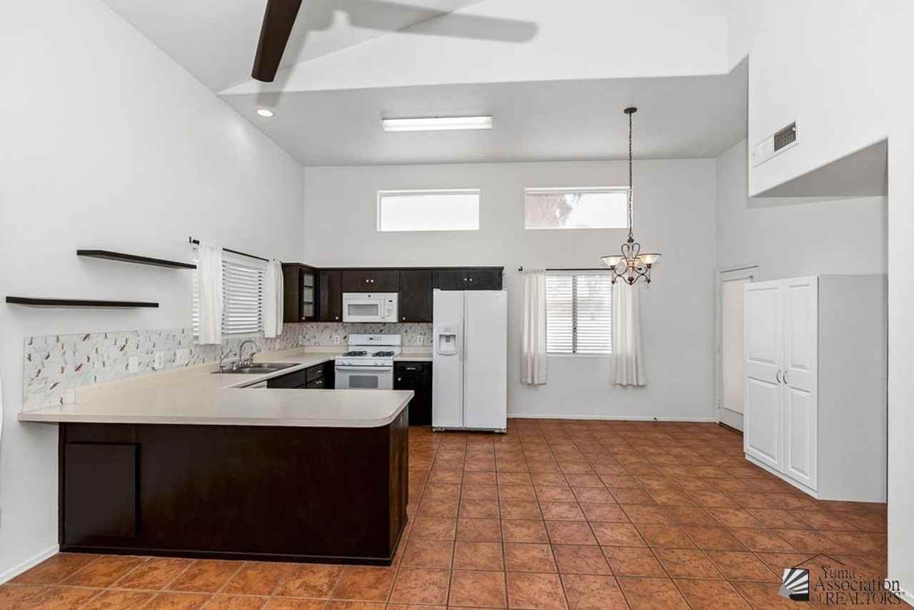 10755 S Calle Raquel - Photo 4 of 31