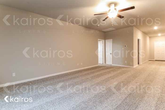 913 Nw 4th St - Photo 3 of 16